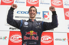 Daniel Ricciardo celebrates clinching the British F3 title
