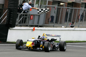 Daniel Ricciardo, Carlin, wins at Brands Hatch 2009
