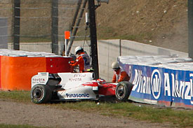 Timo Glock crash, Suzuka, 2009