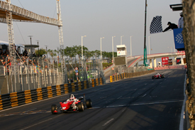 Edoardo Mortara wins in Macau 2009