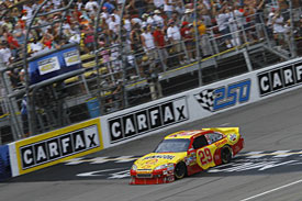 Winner Kevin Harvick takes the chequered flag, Michigan, 2010