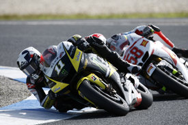 Ben Spies leads Marco Simoncelli at Phillip Island