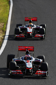 Jenson Button leads Lewis Hamilton at Suzuka