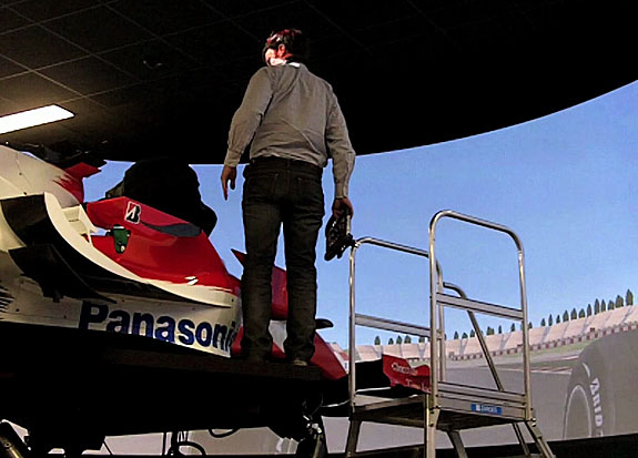 Ben Anderson tries out Toyota's F1 simulator