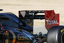 Moveable rear wing