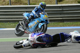 Karel Abraham crashes in front of Alvaro Bautista at Estoril