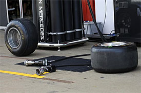 Pirelli defends hard tyre performance