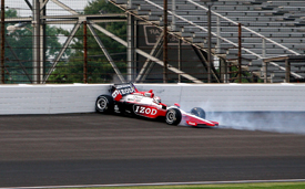 Ryan Briscoe crashes in Indy practice