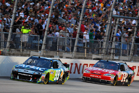Carl Edwards leads Tony Stewart at Darlington
