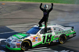 Kyle Busch wins at Michigan