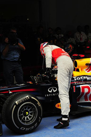 Jenson Button congratulates Sebastian Vettel in India