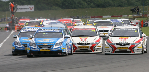 Start Snetterton BTCC 2011