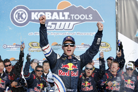 Kasey Kahne wins at Phoenix