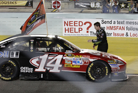 Carl Edwards congratulates Tony Stewart at Homestead