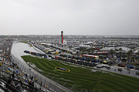 Rain delays Daytona 500 running