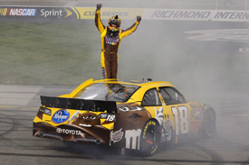 Kyle Busch wins at Richmond