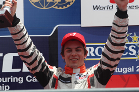 Adrian Quaife-Hobbs wins at Algarve