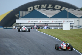 Dunlop Bridge Clivio Piccione Carlin British F3 Donington 2004