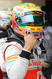 Lewis Hamilton takes Interlagos pole