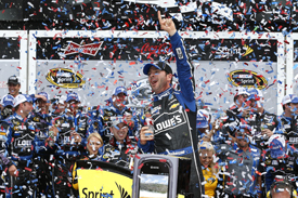 Jimmie Johnson wins the 2013 Daytona 500