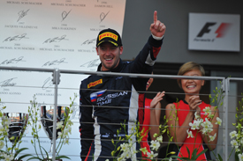 Sam Bird wins Singapore GP2 race 2013