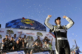 Jimmie Johnson wins Dover NASCAR Sprint Cup race 2013