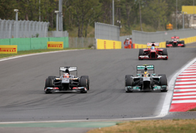 Nico Hulkenberg battles with Lewis Hamilton, Korean GP 2013