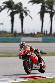 Marquez shrugs off Lorenzo contact