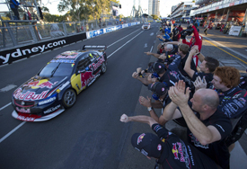 Jamie Whincup wins Sydney V8 Supercars 2013