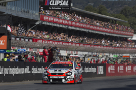 Courtney wins wild Adelaide finale