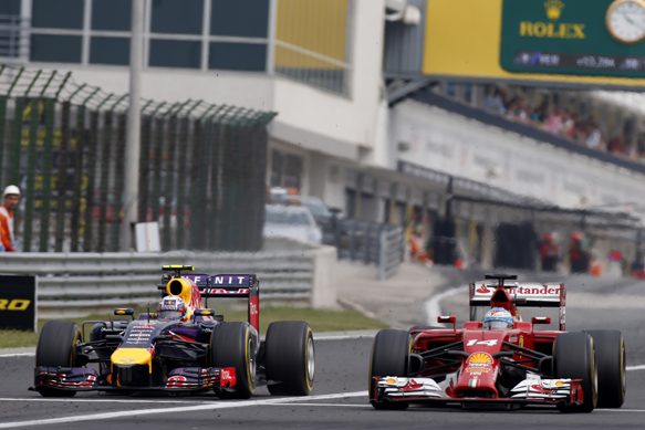 Daniel Ricciardo, Red Bull, passes Fernando Alonso, Ferrari, Hungarian GP 2014