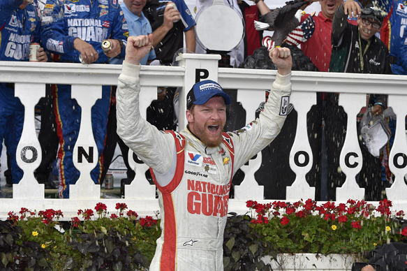 Earnhardt defeats Harvick at Pocono