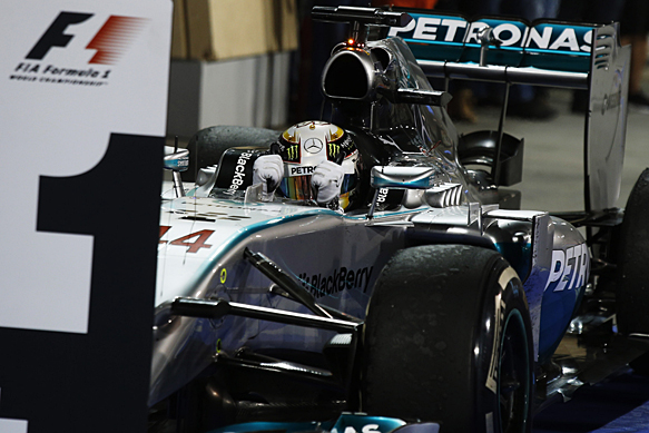 Lewis Hamilton wins 2014 Bahrain GP