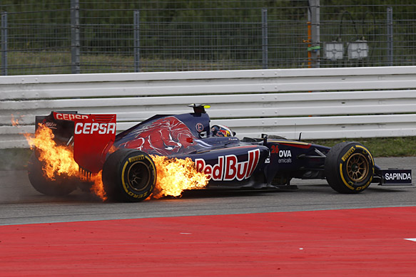 Daniil Kvyat, Toro Rosso, fire, German GP 2014, Hockenheim