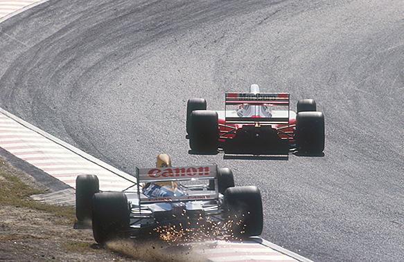 Ayrton Senna, McLaren, leads Nigel Mansell, Williams, crashes, Japanese GP 1991, Suzuka