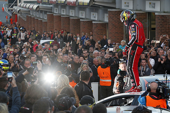 Gordon Shedden wins BTCC title 2015